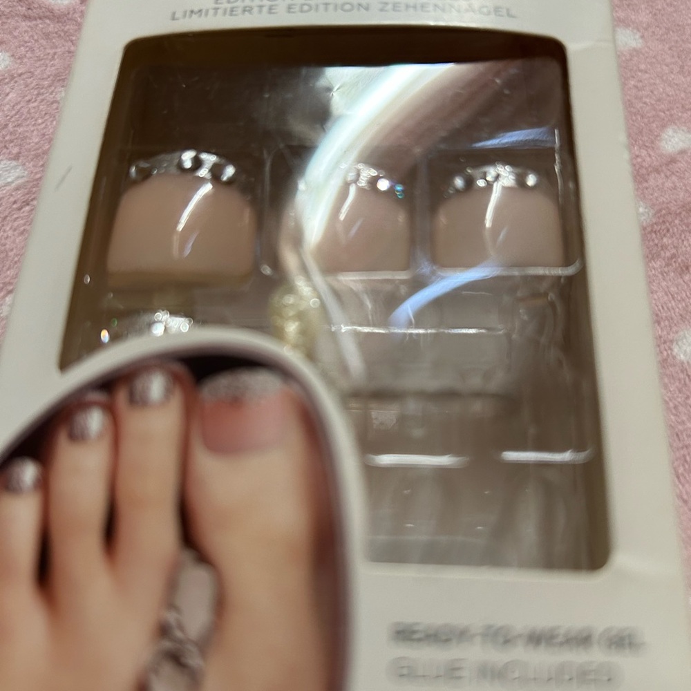 Kiss Special Design Nail Set with Rhinestones
